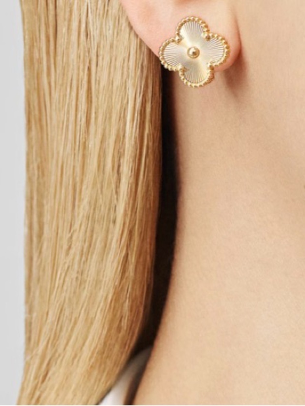 Gold Clover Motifs Earrings Gold Jewelry - Picture 4 of 5